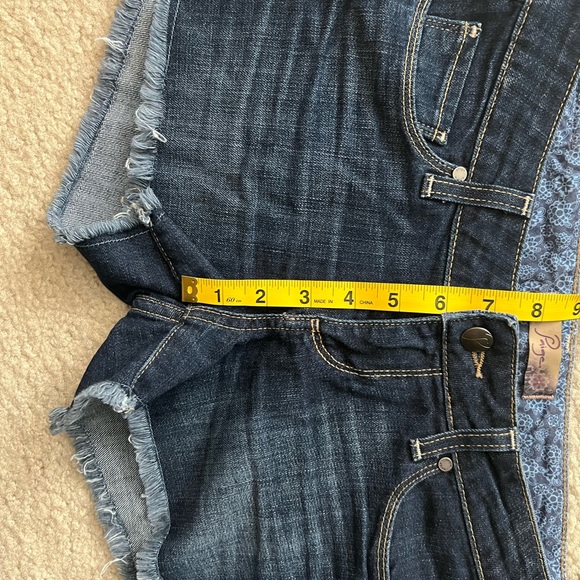 Paige Low Rise Cutoff Shorts - Excellent condition - Picture 6 of 6